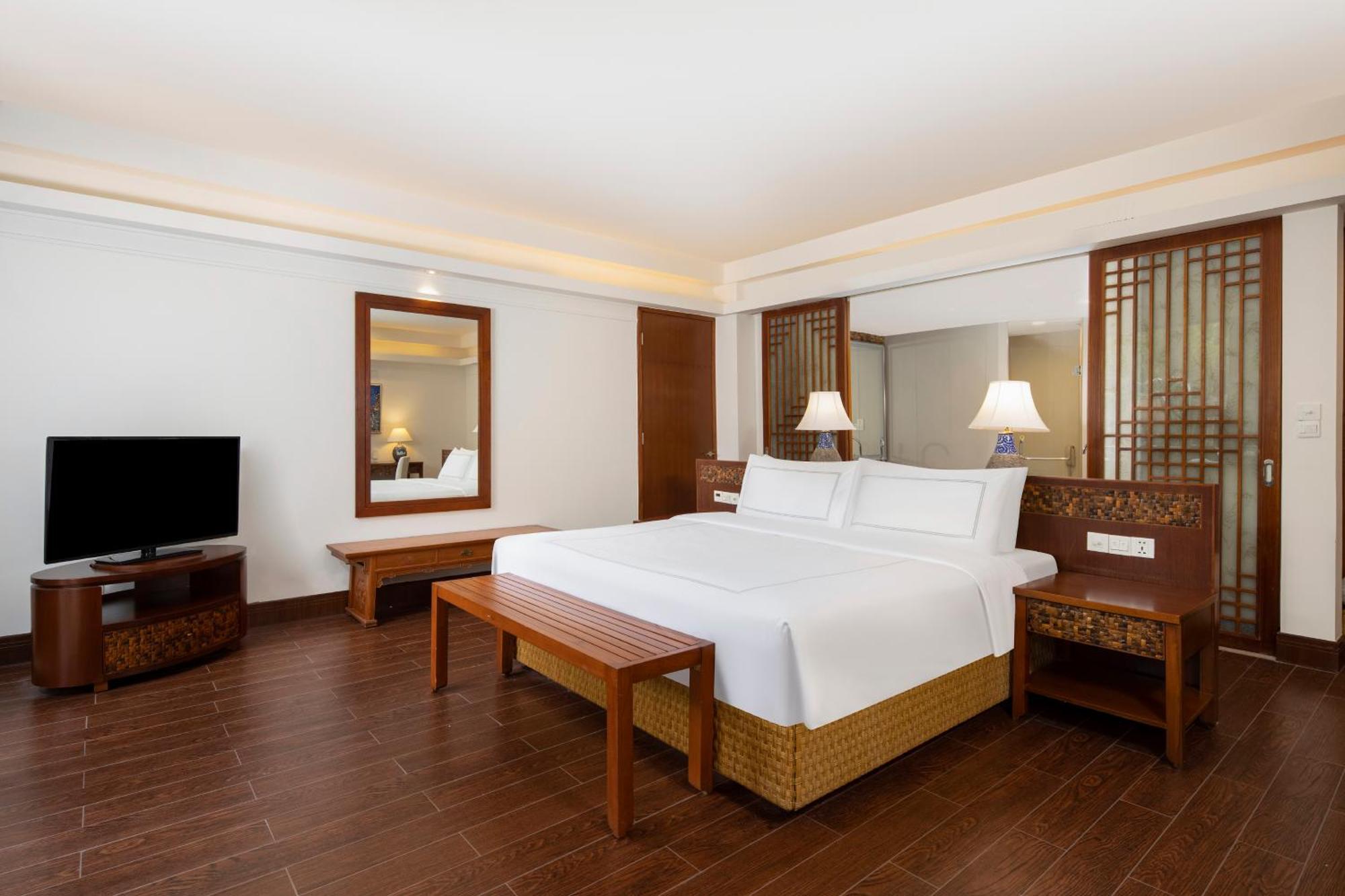 Swissotel Yalong Bay