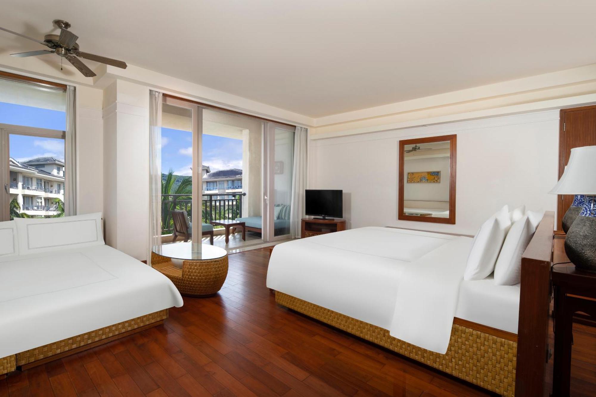 Курортный комплекс Swissotel Yalong Bay