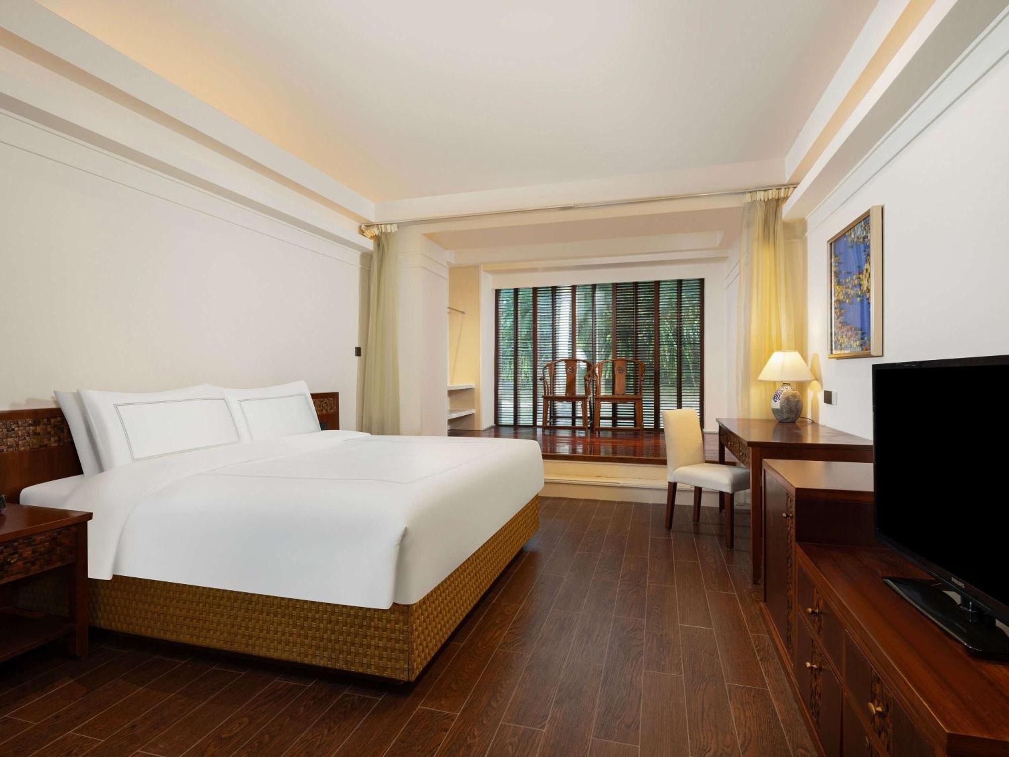 Курортный комплекс Swissotel Yalong Bay 5*