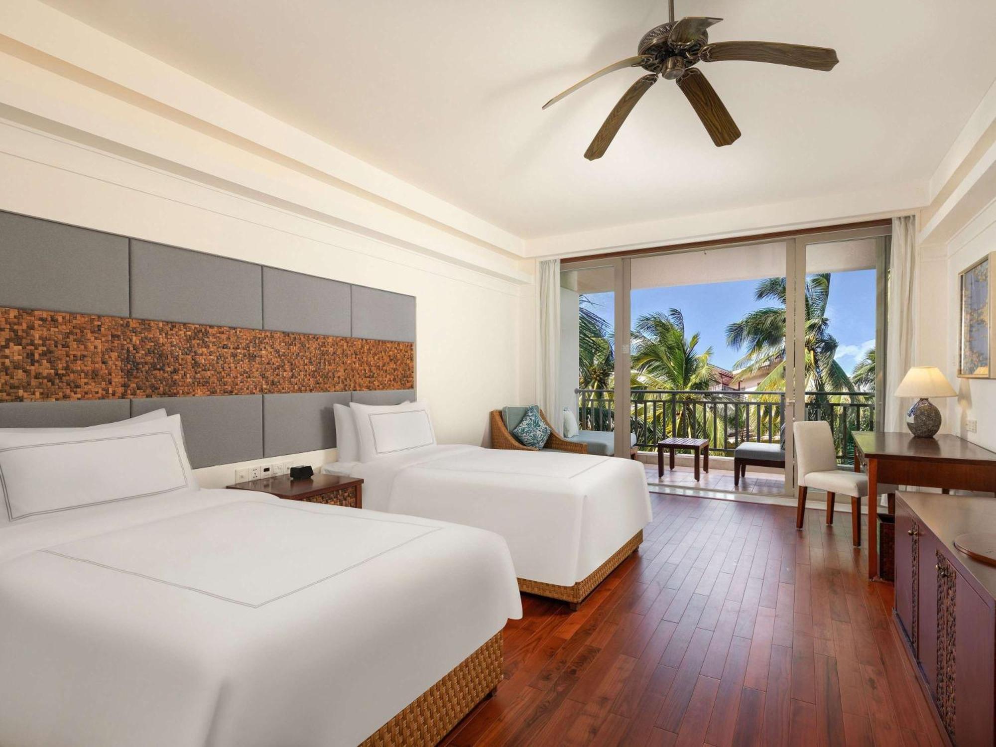 Swissotel Yalong Bay Курортный комплекс 5*
