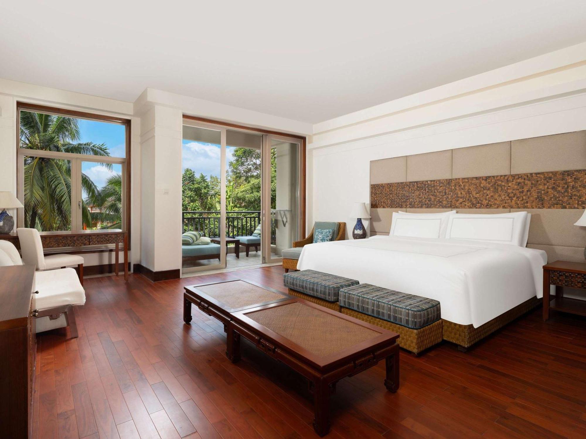 Swissotel Yalong Bay