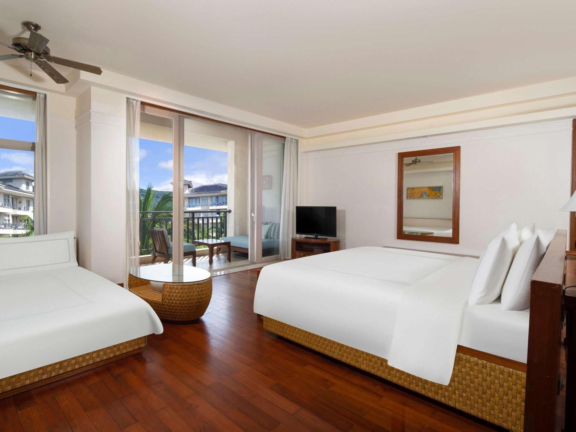 Курортный комплекс Swissotel Yalong Bay Санья