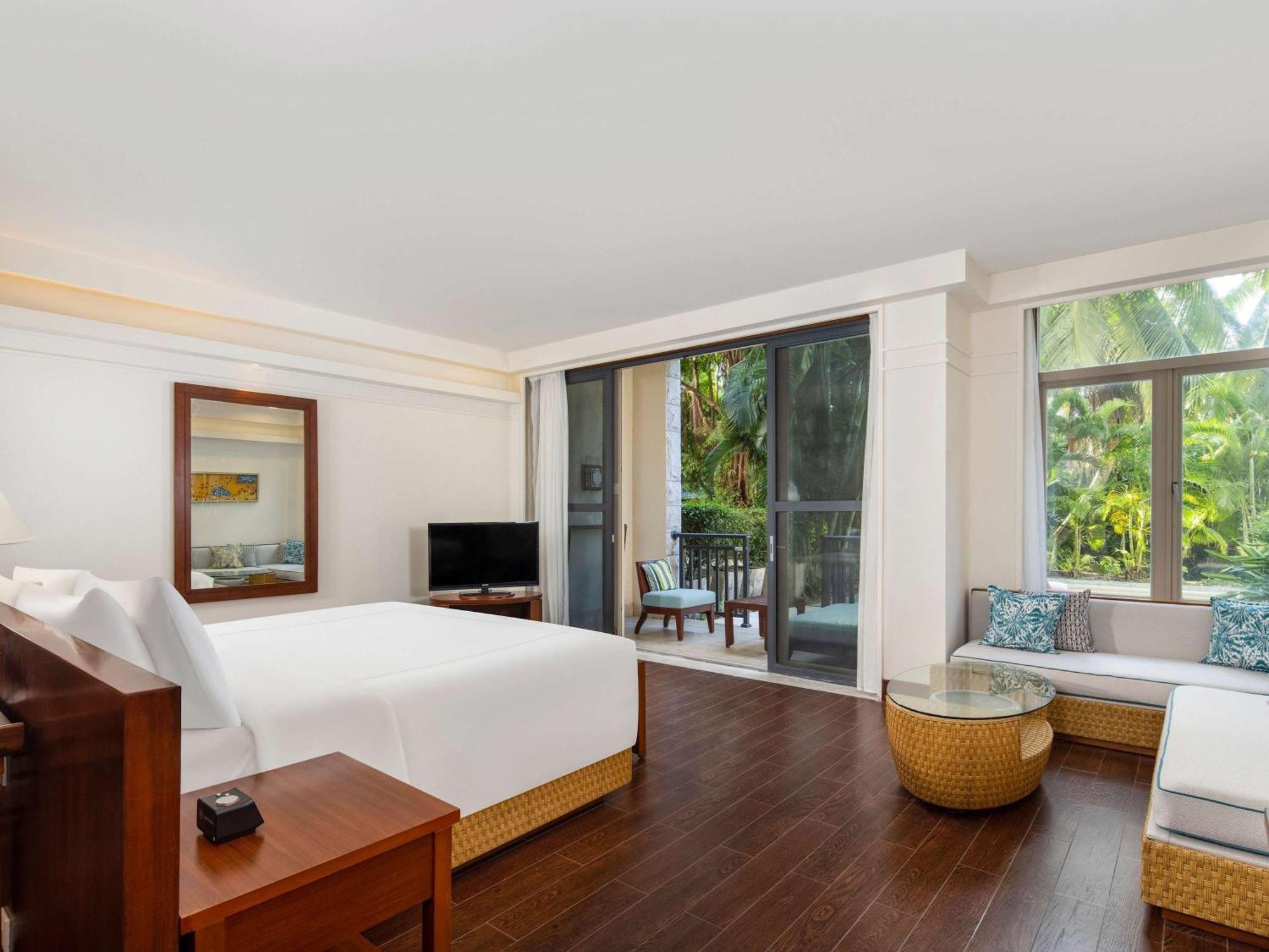 Swissotel Yalong Bay Курортный комплекс 5*