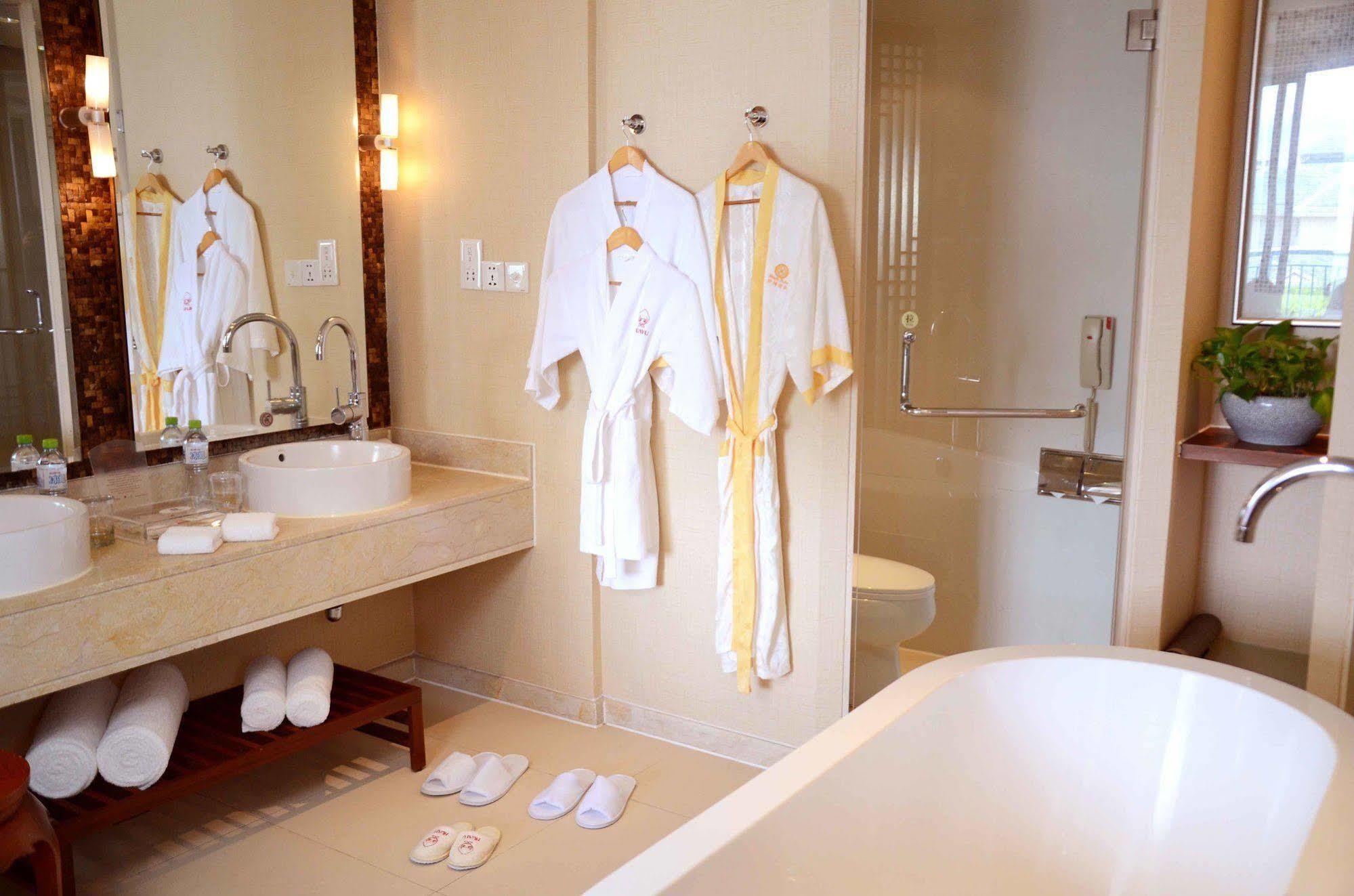 Курортный комплекс Swissotel Yalong Bay