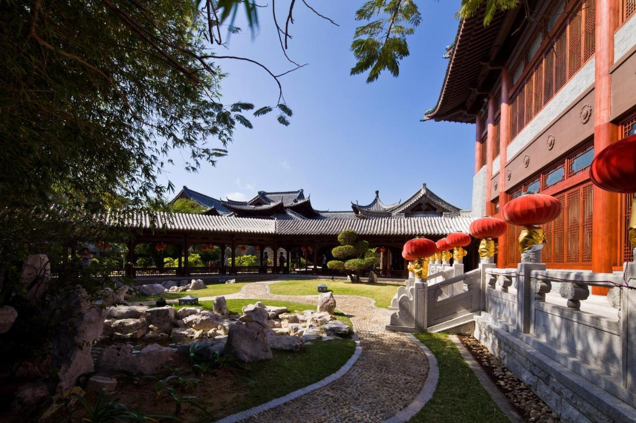 Курортный комплекс Swissotel Yalong Bay